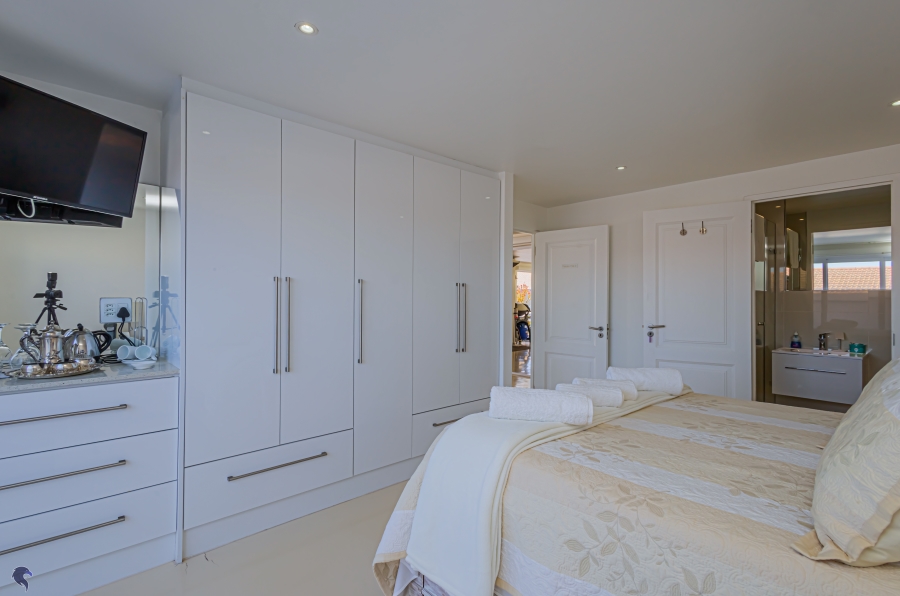 4 Bedroom Property for Sale in Myburgh Park Western Cape